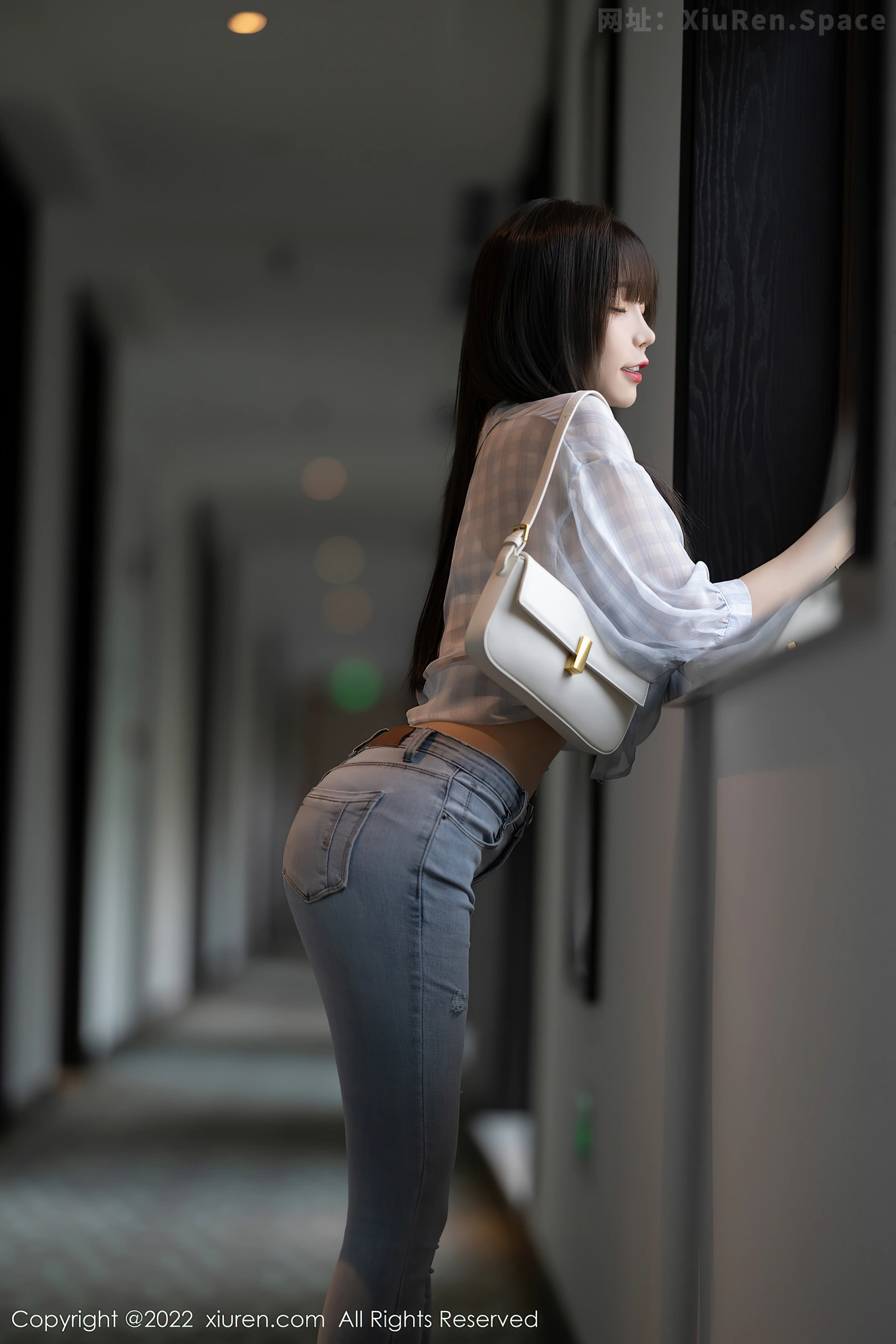 图片[3]-[XiuRen秀人网]VOL.4976 女神芝芝Booty轻透浅色格子衣配牛仔裤半脱露超薄肉丝诱惑写真110P-秀人网官方网站